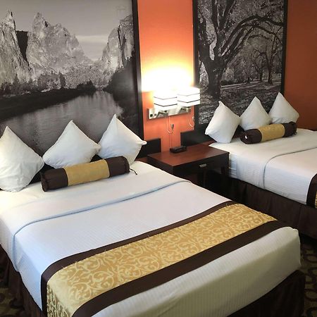 Super 8 By Wyndham Ontario Μοτέλ Εξωτερικό φωτογραφία