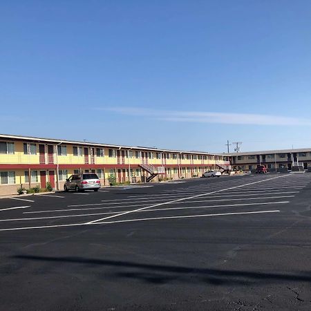 Super 8 By Wyndham Ontario Μοτέλ Εξωτερικό φωτογραφία