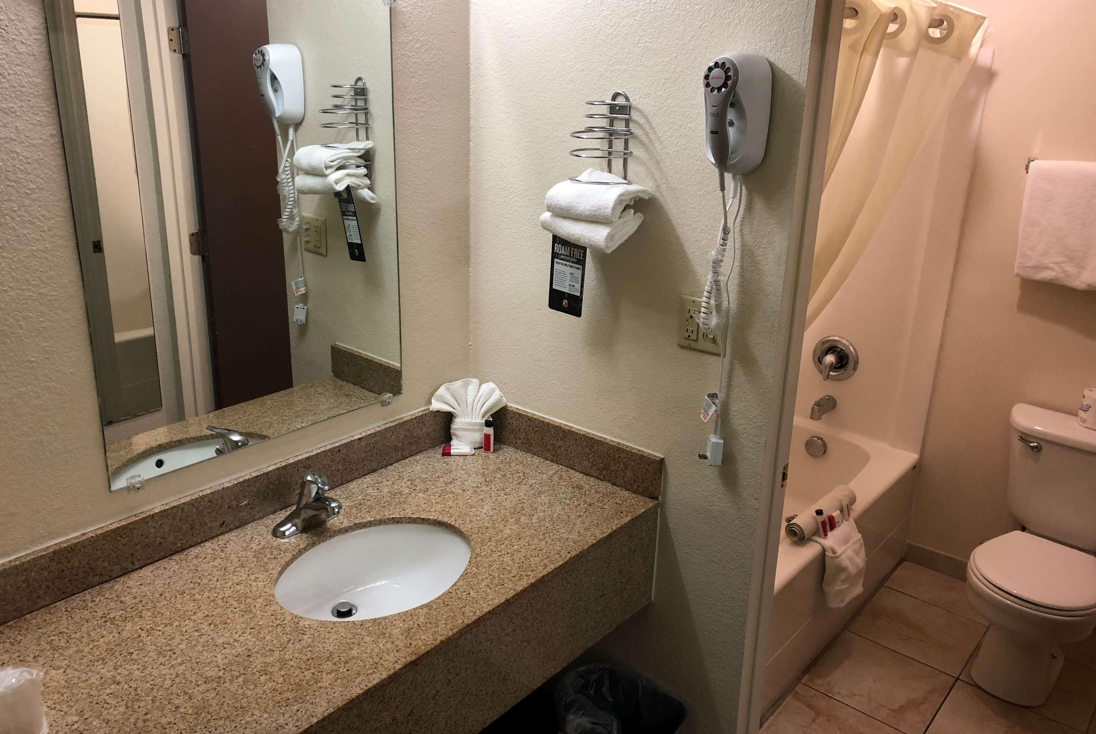 Super 8 By Wyndham Ontario Μοτέλ Εξωτερικό φωτογραφία