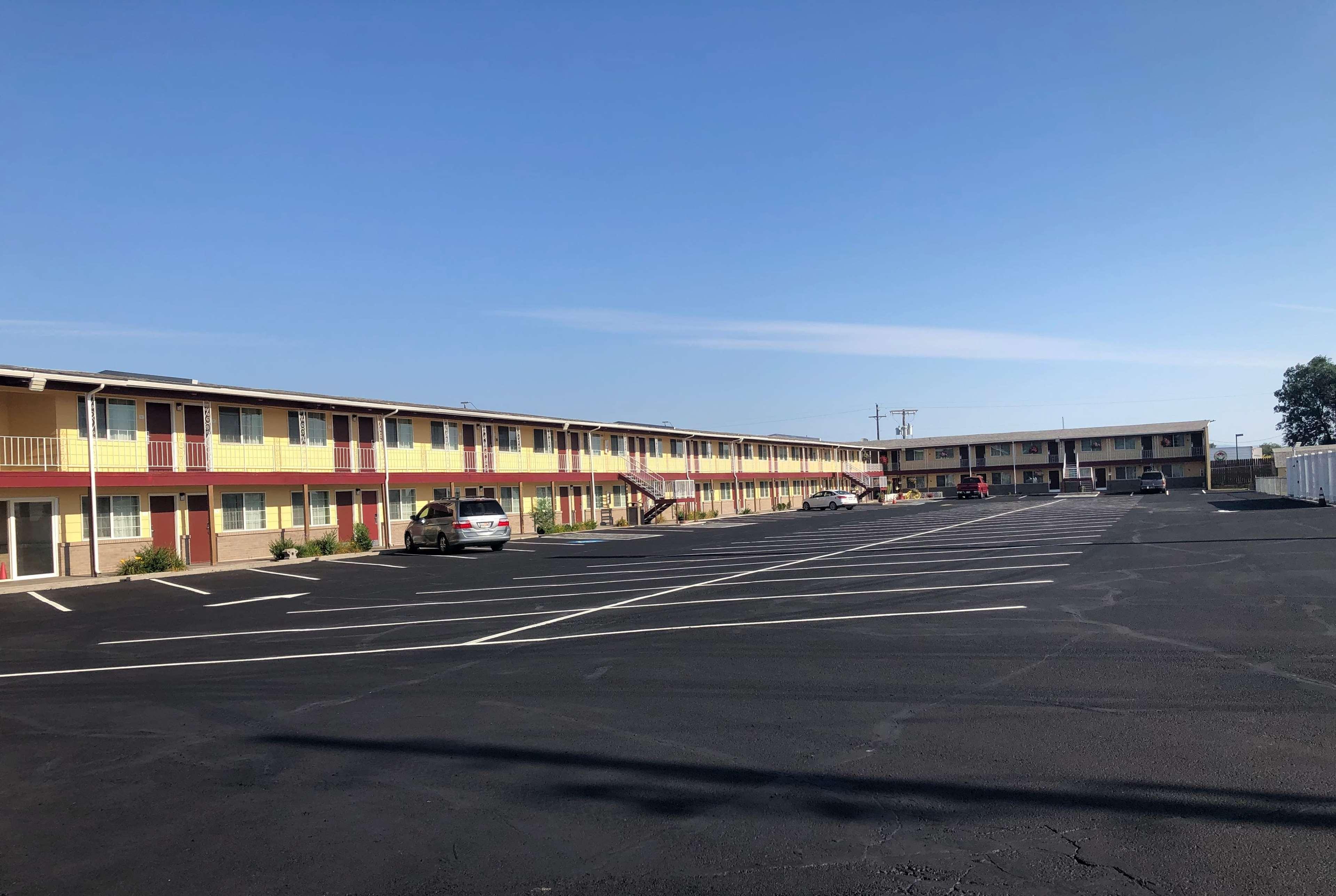 Super 8 By Wyndham Ontario Μοτέλ Εξωτερικό φωτογραφία