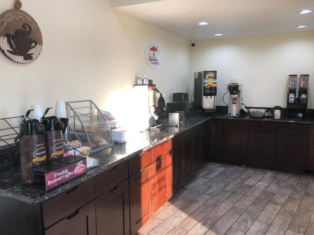 Super 8 By Wyndham Ontario Μοτέλ Εξωτερικό φωτογραφία